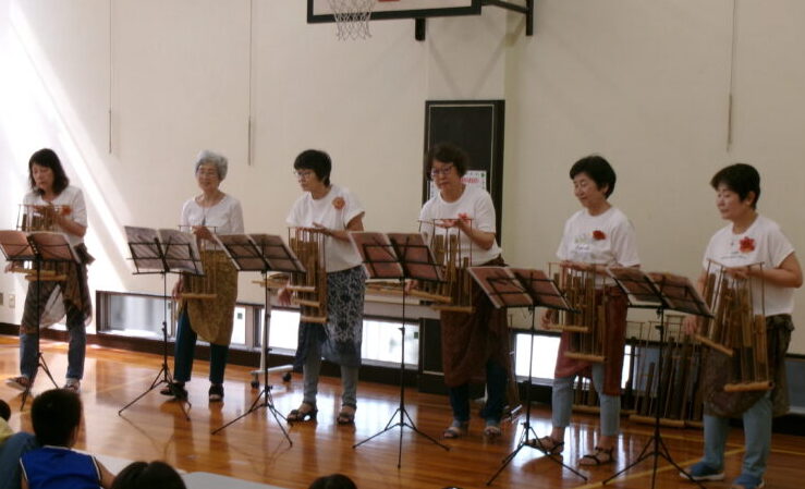 世代間交流　絵本の読み聞かせ＆アンクロン演奏のサムネイル画像