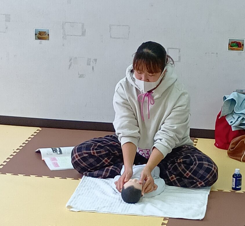 ベビーマッサージのサムネイル画像