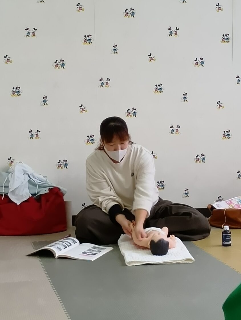 ベビーマッサージのメイン画像