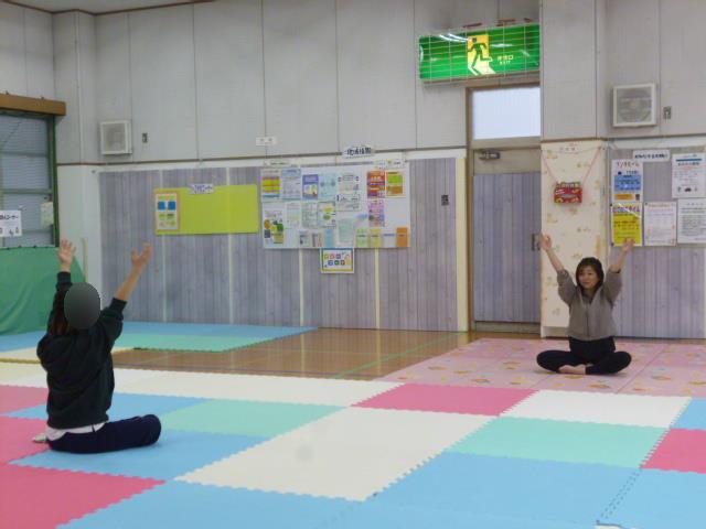 スキンシップ親子ヨガ（１１月）のサムネイル画像