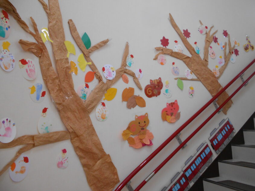 秋の壁面製作のサムネイル画像